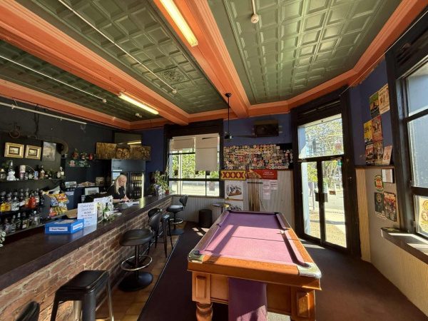 main_bar_ceiling1_rsz